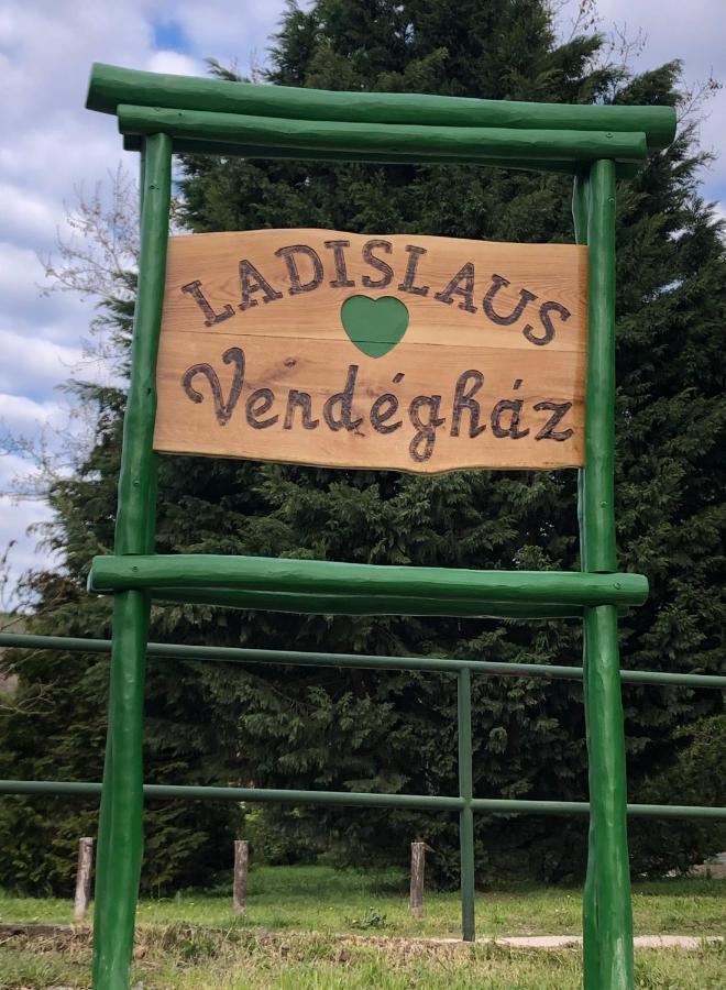 Ladislaus Schnaps-Haus Falusi Vendeghaz Csolnok Eksteriør billede